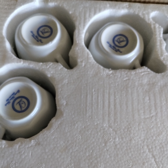 LORREN HOME TRENDSPorcelain 20 Piece Square Dinnerware Set Service for 4 - Picture 6 of 7